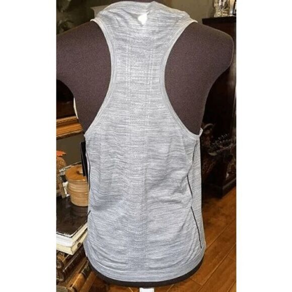 FourLaps NWT size XL Purpose Seamless Tank- Heather Grey - Picture 5 of 7